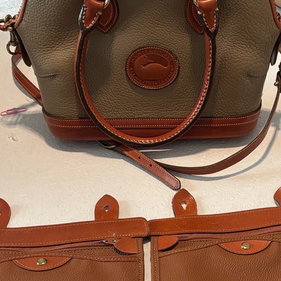Excellent condition!Dooney & Burke Classic Brown Leather Women's Bag/Not 1 stain - Picture 7 of 7